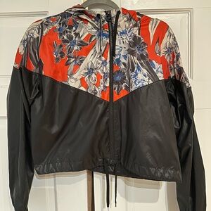NIKE HYPER FEMME CROP JACKET WINDRUNNER FLORAL